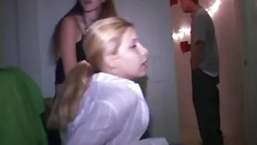 Scopano mentre la sua amica li porno anale donne mature guarda