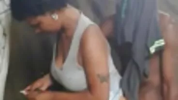 La bionda ha Buttplug porno milf casalinghe nel posto giusto