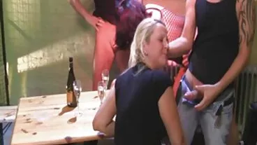 Ispezione anale profonda amatoriale milf di una bionda ben rifinita