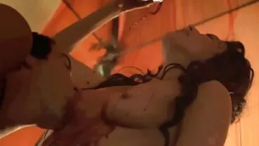 Brazzers: la padrona tirata al seno Savannah Bond su video porno mature e ragazzi PornHD