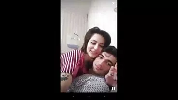 Bionda magra abbastanza eccitata donne mature sesso anale da gestire due grossi cazzi