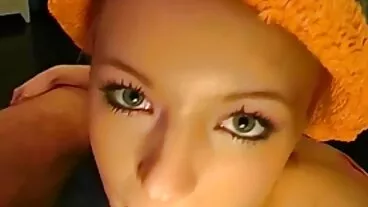 La bella bionda Tina si prende un grosso cazzo in porno italiani milf gola