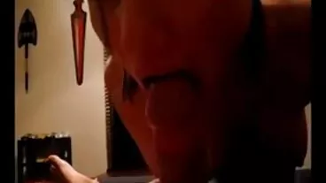 Soffocamento durante l'anale con una ragazza amante donna matura in cam del sesso violento