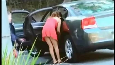 Una MILF tettona porno milf troie bionda si è trovata un giocattolo con cui giocare
