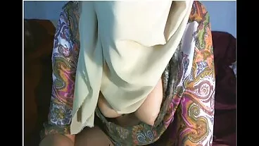 La matrigna conforta la donne troie mature figlia di squirtare